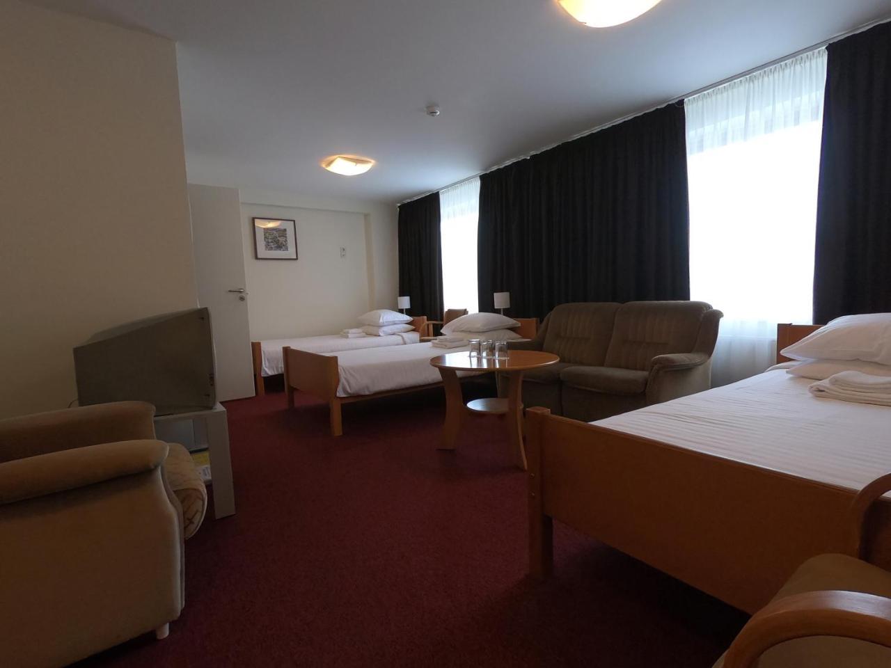 Hotel Madona Eksteriør billede